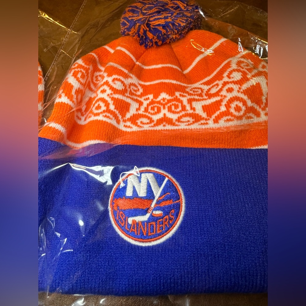 NWT New York Islanders Knit Beanie with Pom (Quantity: 2)